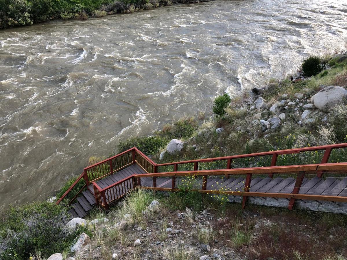 Yellowstone Riverside Cottages Gardiner Exterior foto