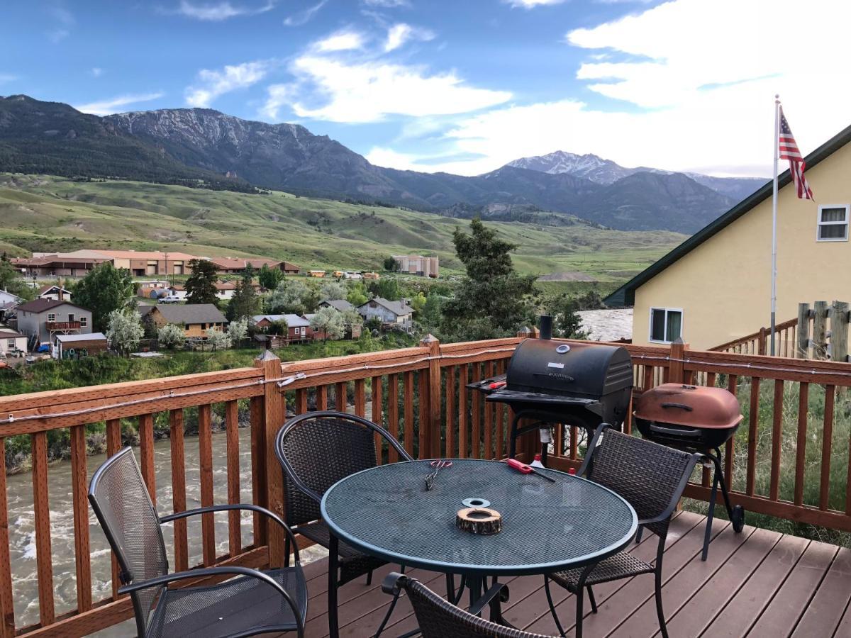 Yellowstone Riverside Cottages Gardiner Exterior foto